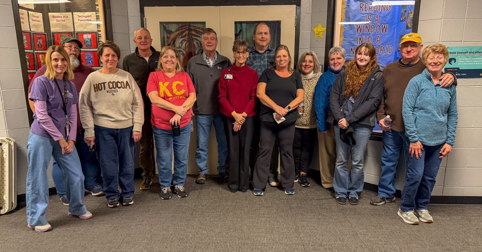 Excelsior Springs Packs Food For Kids