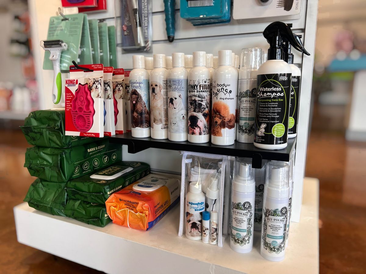 At-Home Grooming Supplies | Shampoo | Waterless Shampoo | Pet Wipes | Brushes & Combs