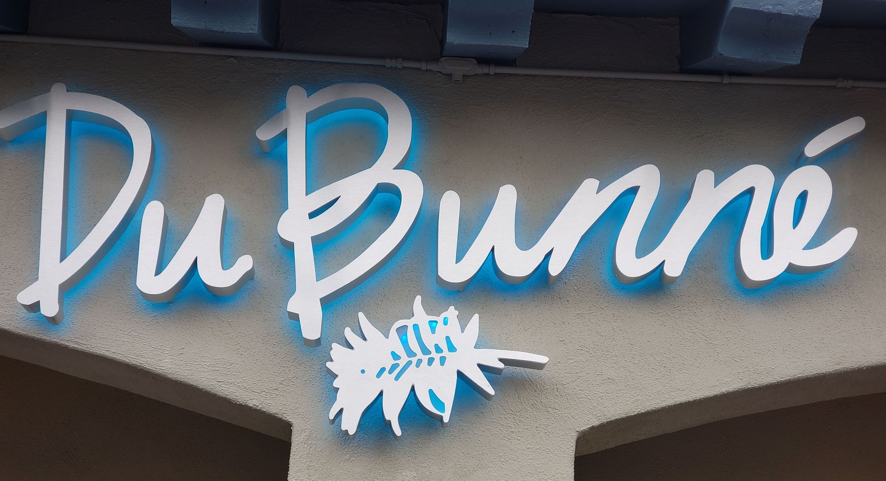 Halo-lit channel letters