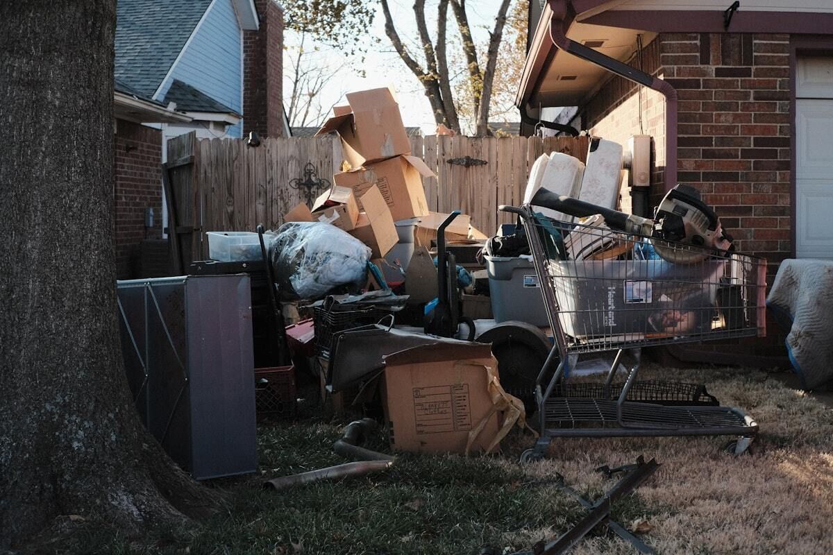 Junk removal for yard cleanup