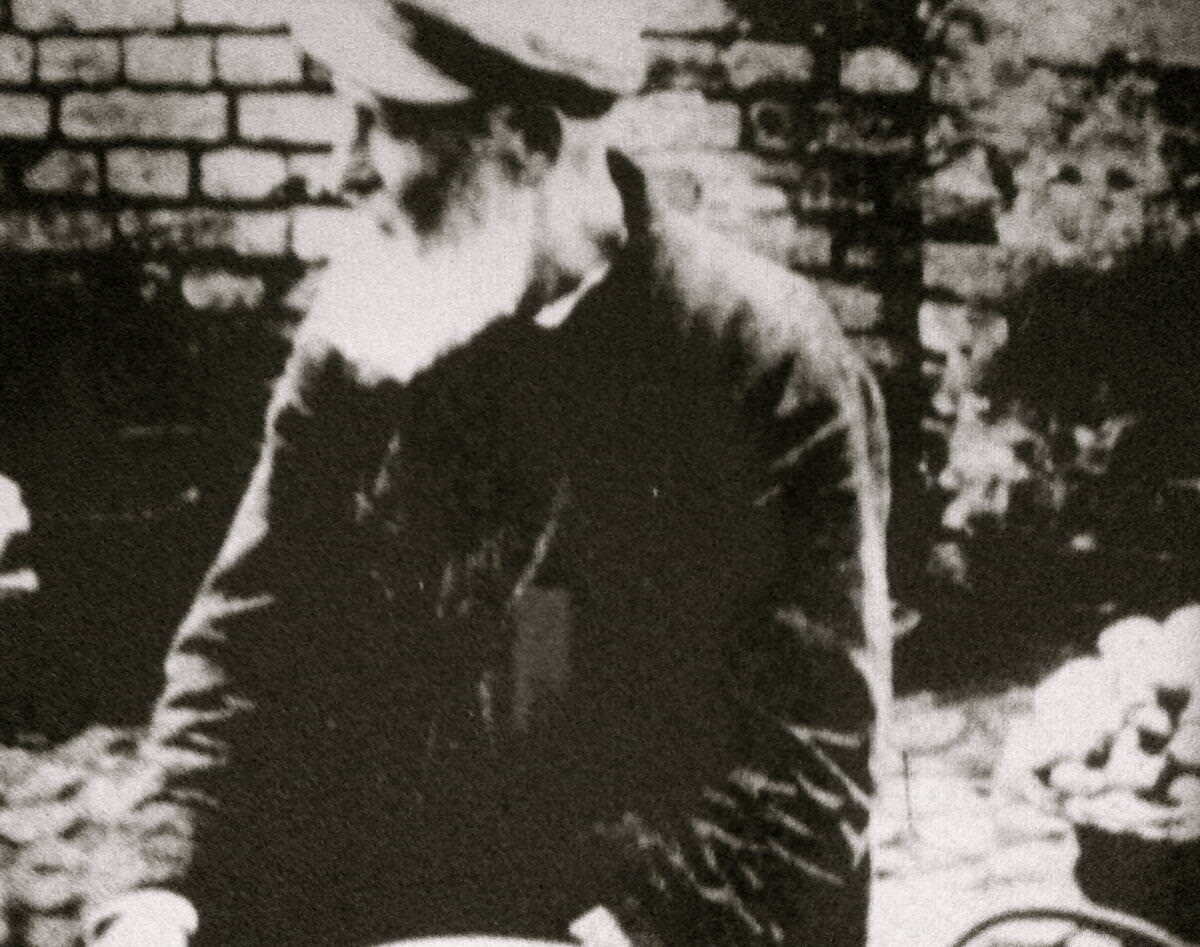 Eldery Jewish Worker