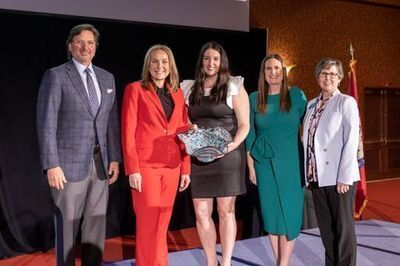 photo of John Robertson, Shelley Simpson, Kathleen Lawson, Gov. Sarah Sanders, and Robyn Breshears