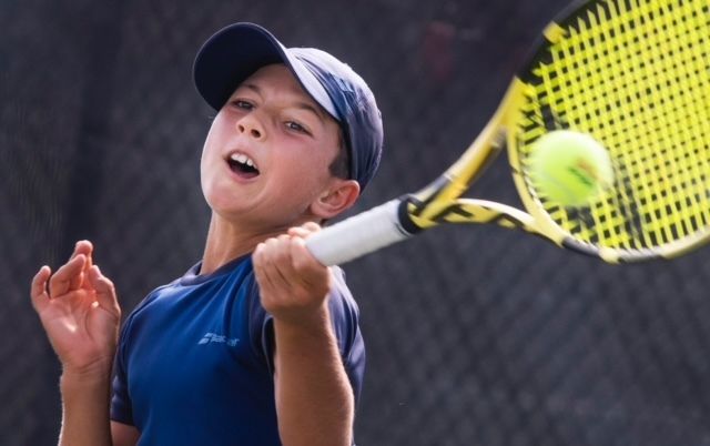 Unorthodox style gives junior tennis sensation from Bulgaria problems for opponents