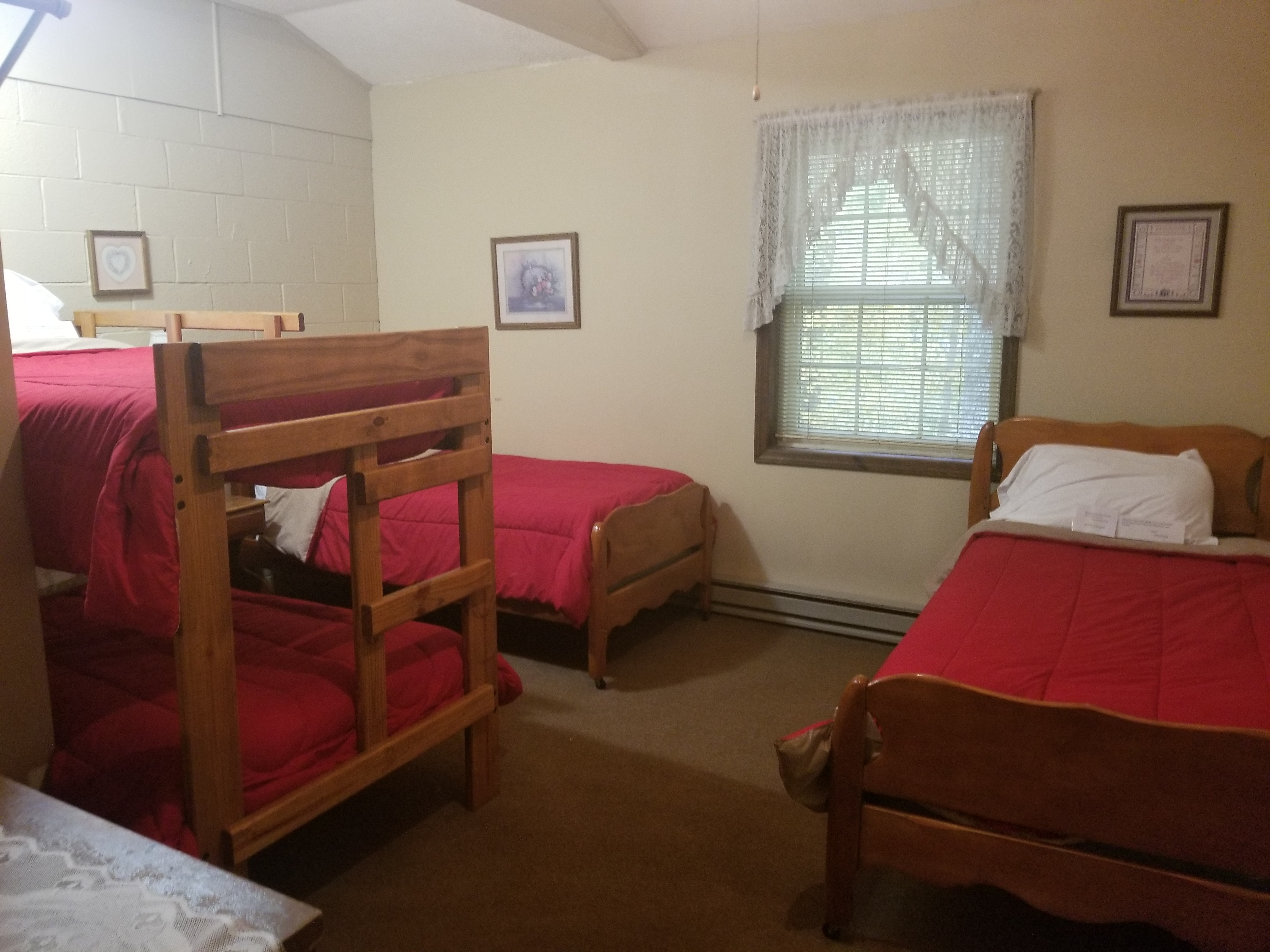 Room 6 - Two Twin Beds & Bunk Beds