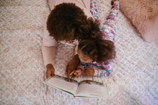 children reading together