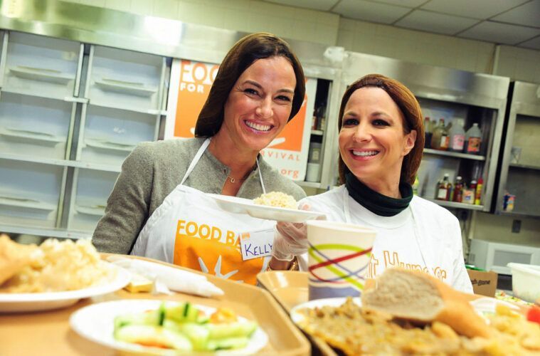 "12 Ways to Pay It Forward This Holiday Season"