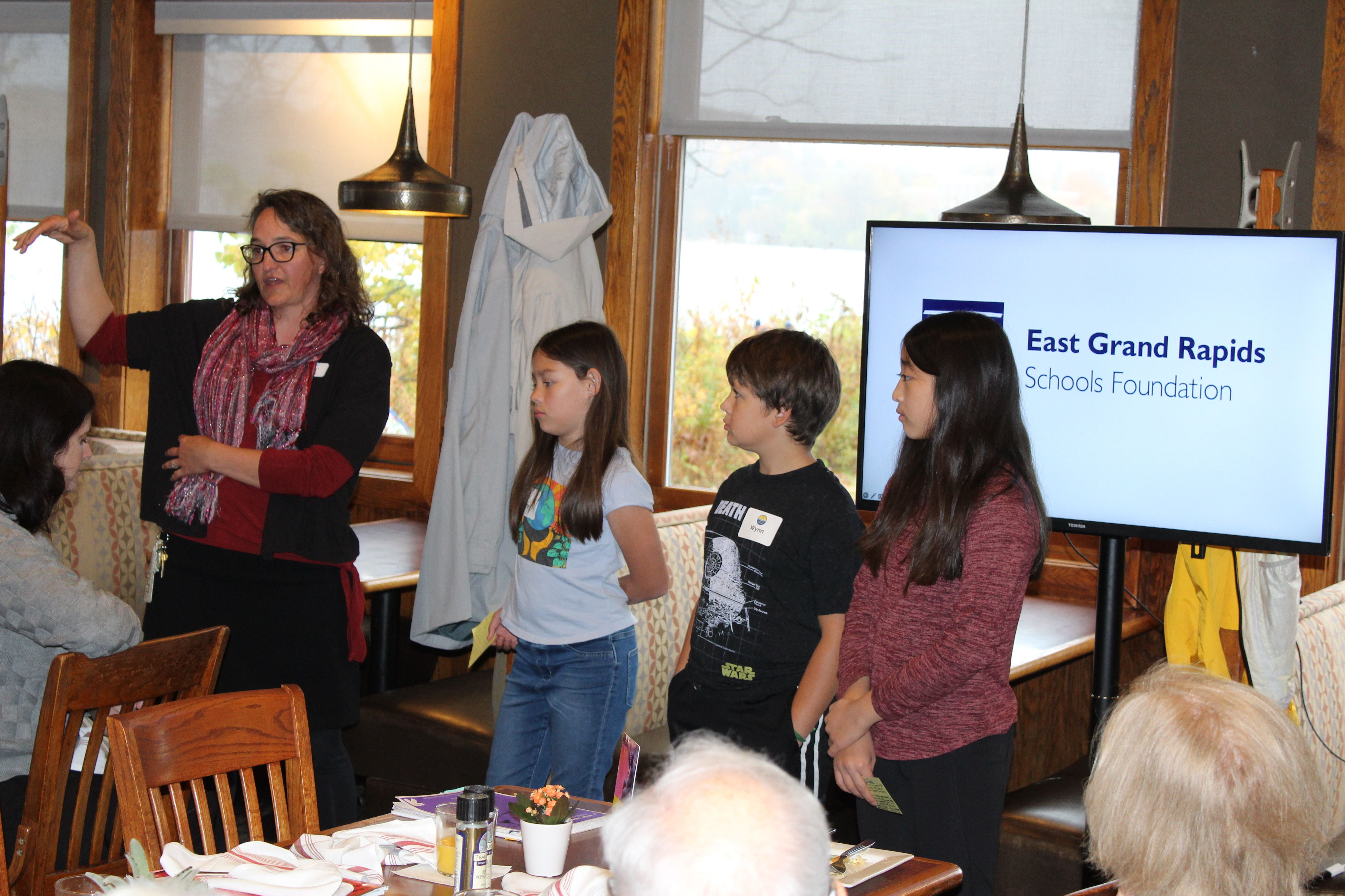 photo of students at breakfast