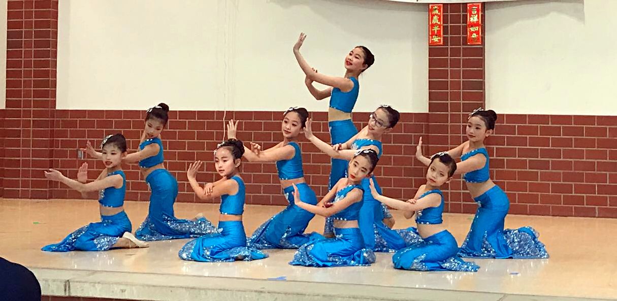 Chinese Kids Folk Dance