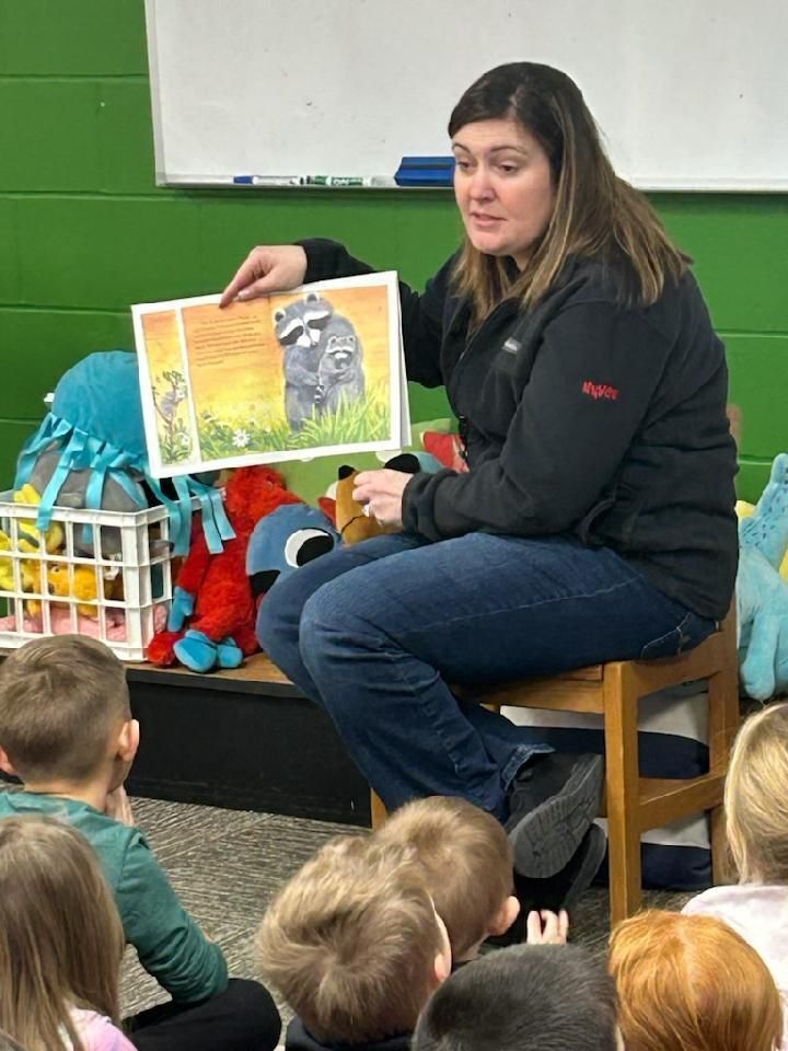 Hanna reads to Chariton K