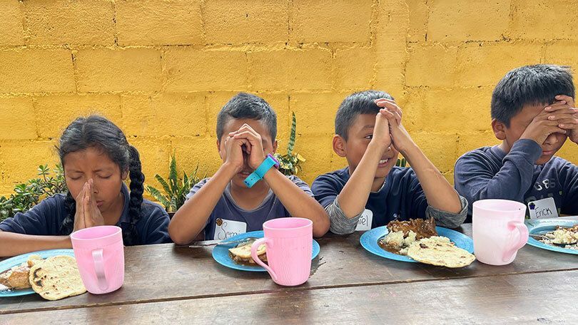 Kids at lunch.