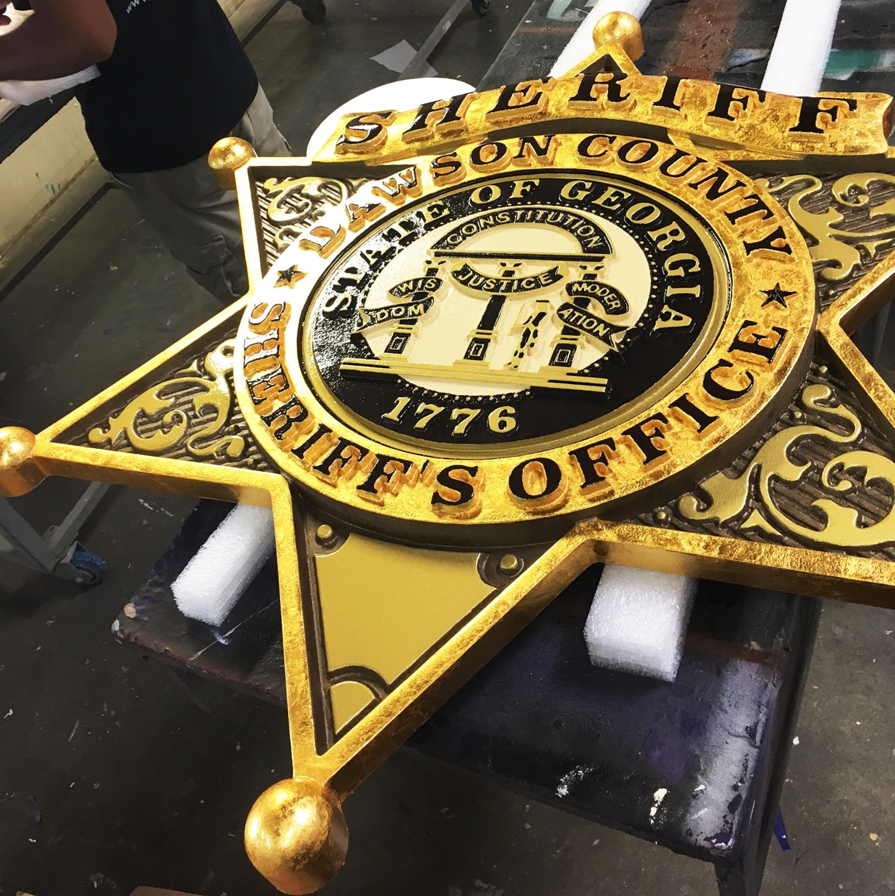 X33601A - Large 3-D Carved Sheriff's star Badge Wall Plaque, Gilded with 24K Gold Leaf