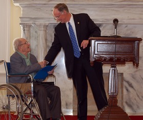 Alabama Poet Laureate and Writers Hall of Fame inductee Andrew Glaze dies