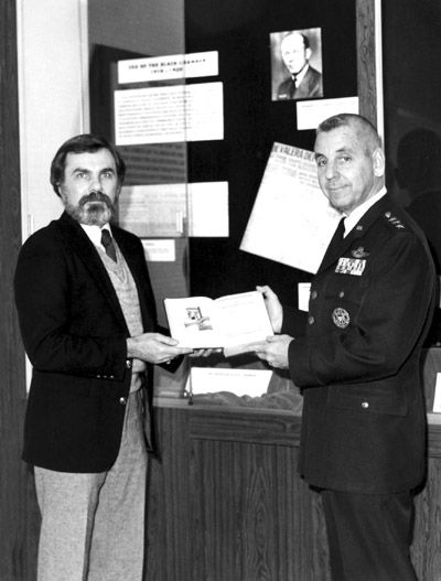 1982 - Curator Jerry Coates & DIRNSA Lt. Gen Linc Faurer