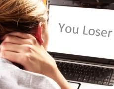 *Cyberbullying: Should our democracy allow schools to punish students for off-campus cyberbullying? (FREE) (ENGLISH)