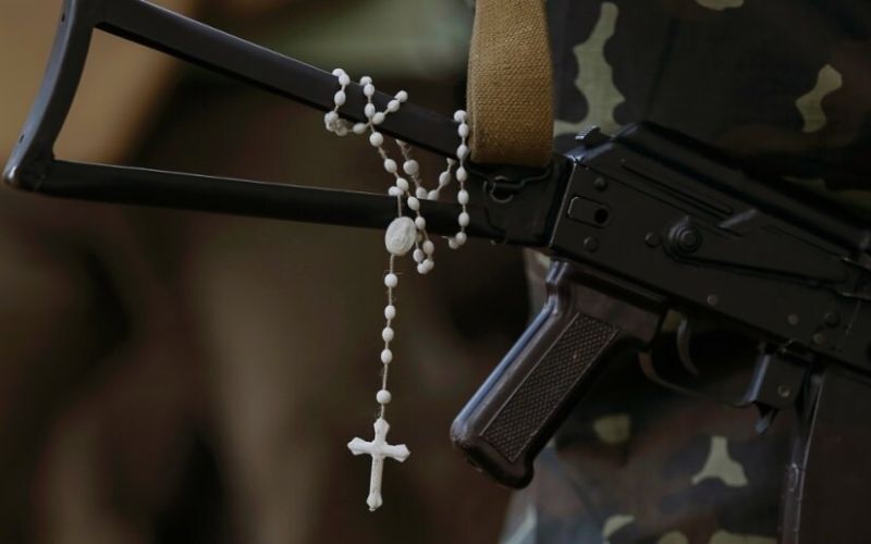 A Ukrainian soldier near the eastern Ukrainian town of Pervomaysk. Photo by Gleb Garanich/Reuters