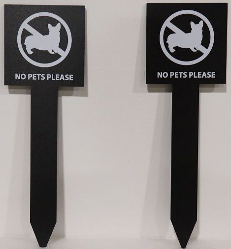 GA16603 - Carved and Sandblasted High-Density-Urethane (HDU) Sign "No Pets Please"