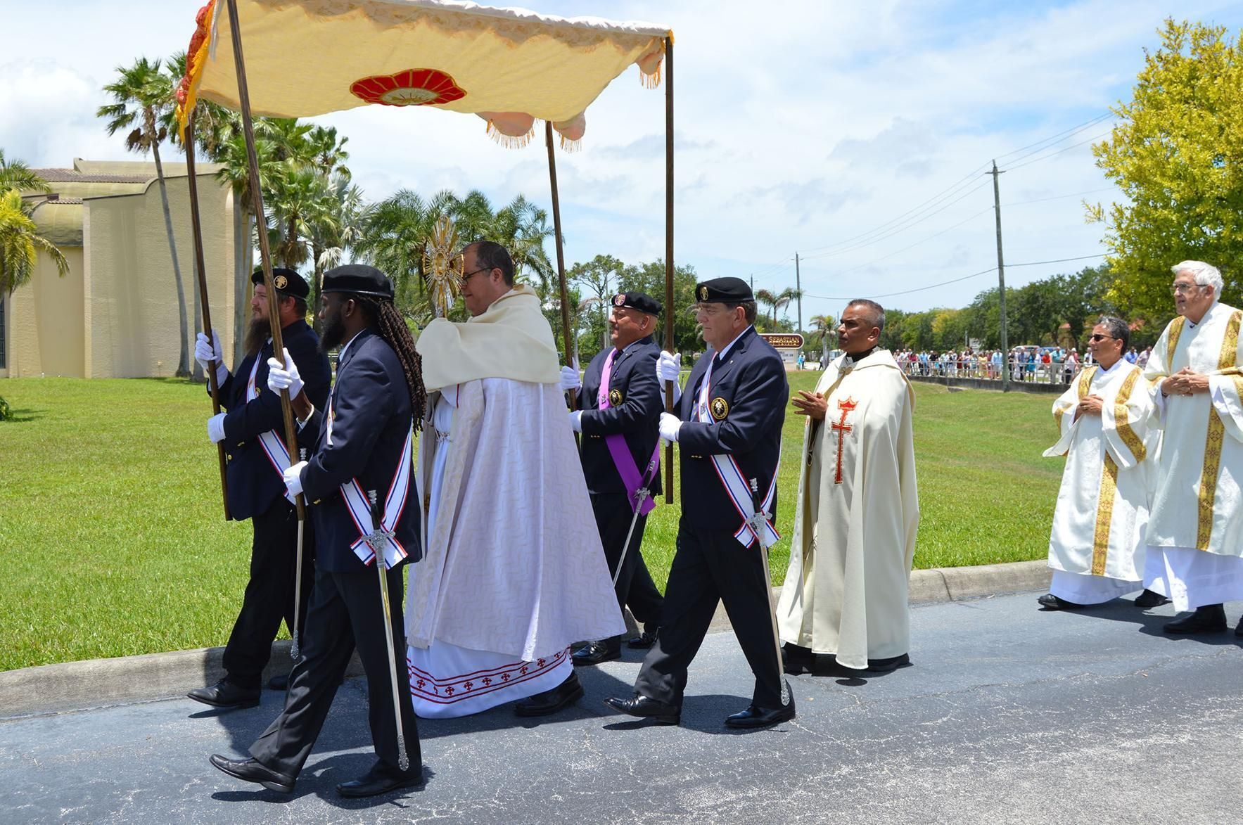 Bishop Manuel de Jesús Rodríguez celebrated Mass, led a Eucharistic procession on parish property and presided at Benediction at St. Sebastian in Sebastian. 