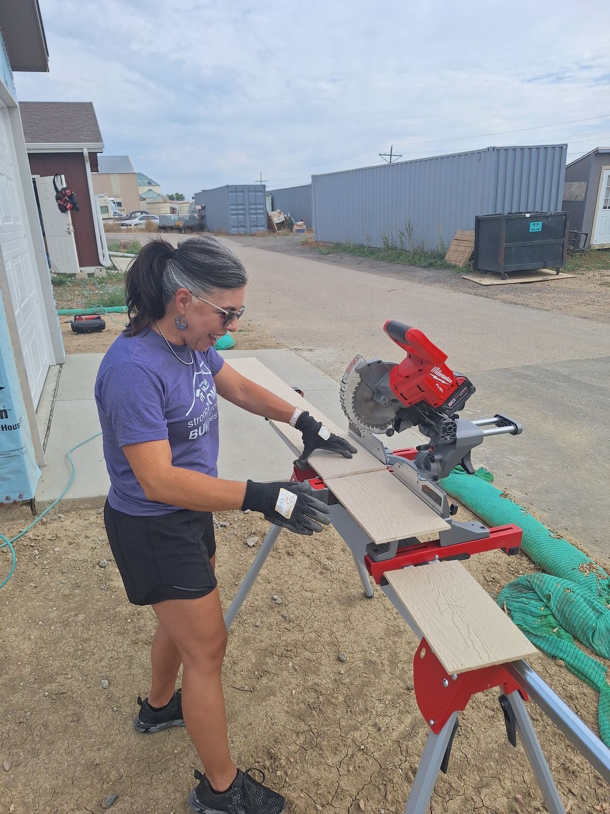 Women's Build: Volunteer using the saw 