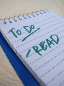 Spiral notepad saying "to do: read"