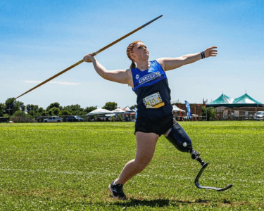 photo of athlete with a prostetic on her left leg, throwing a javelin