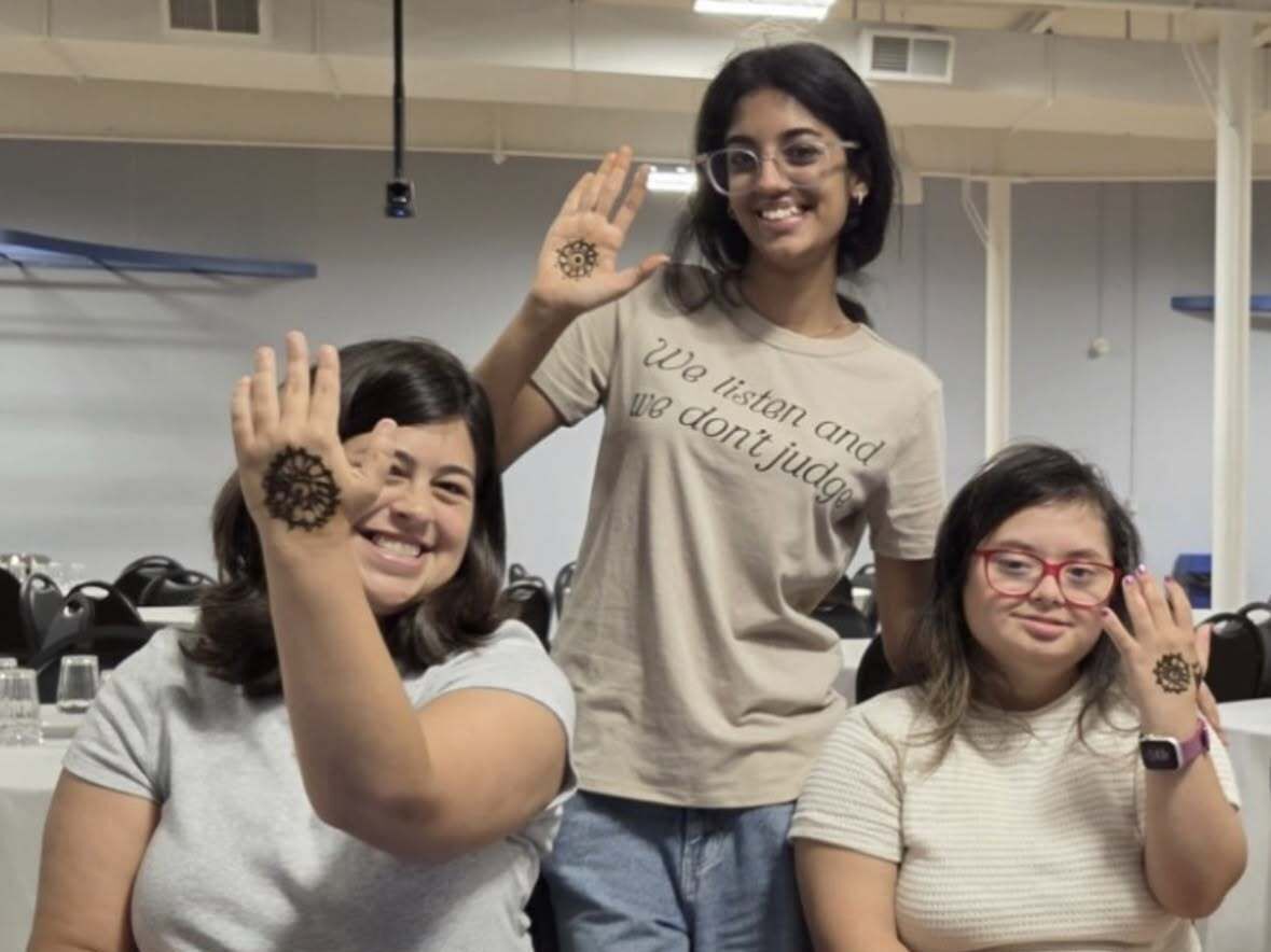 Henna Art with a High School Volunteer