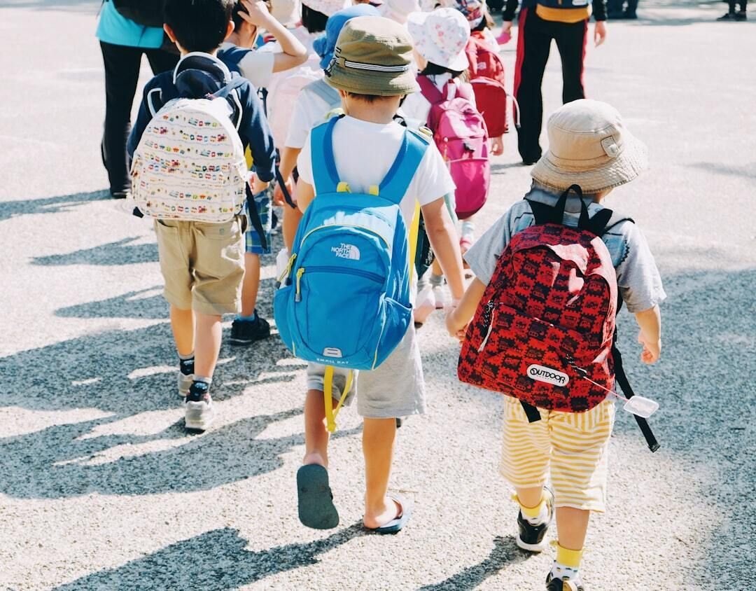 Kids volunteering at the beach