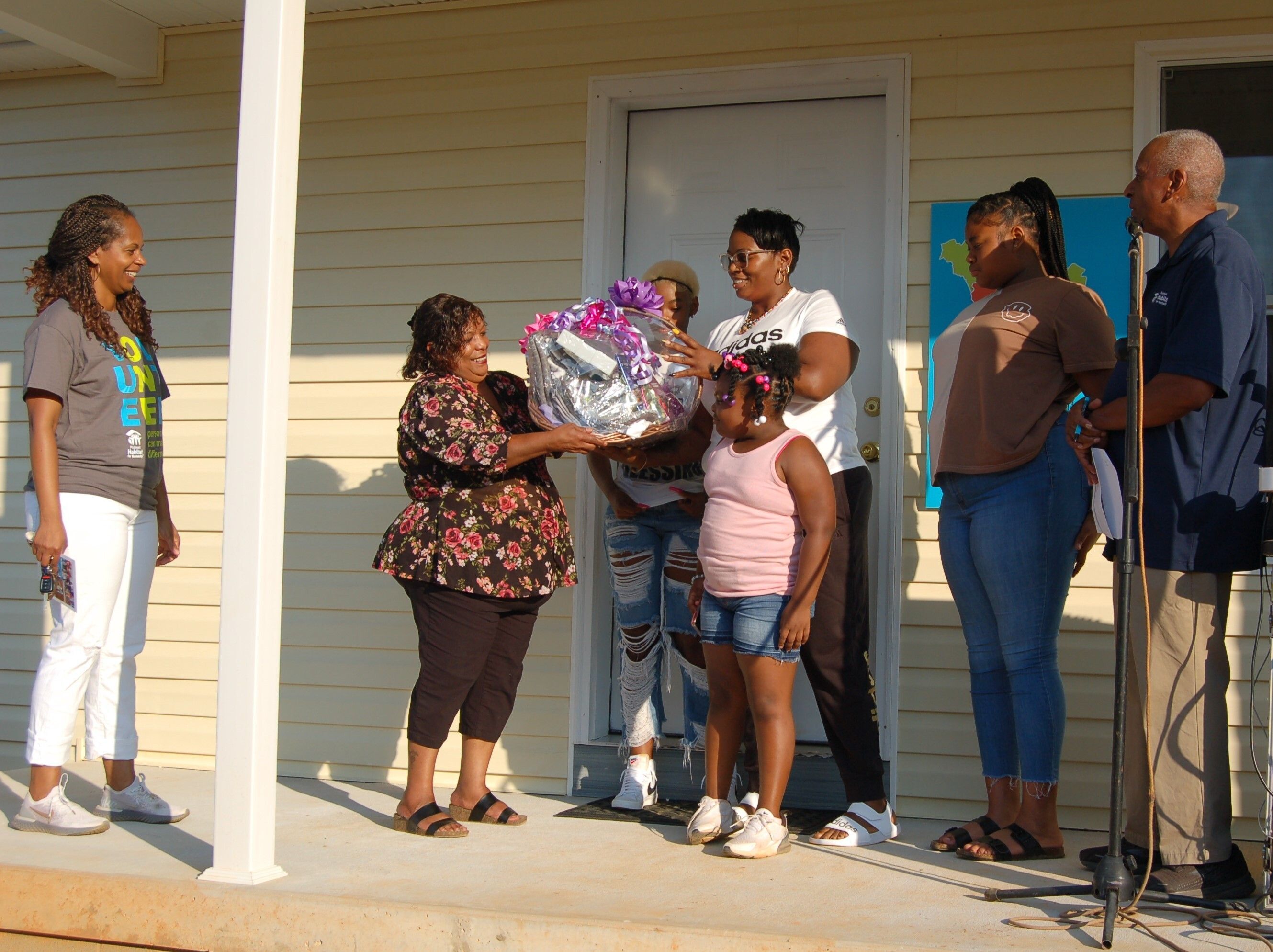 Housewarming basket presented