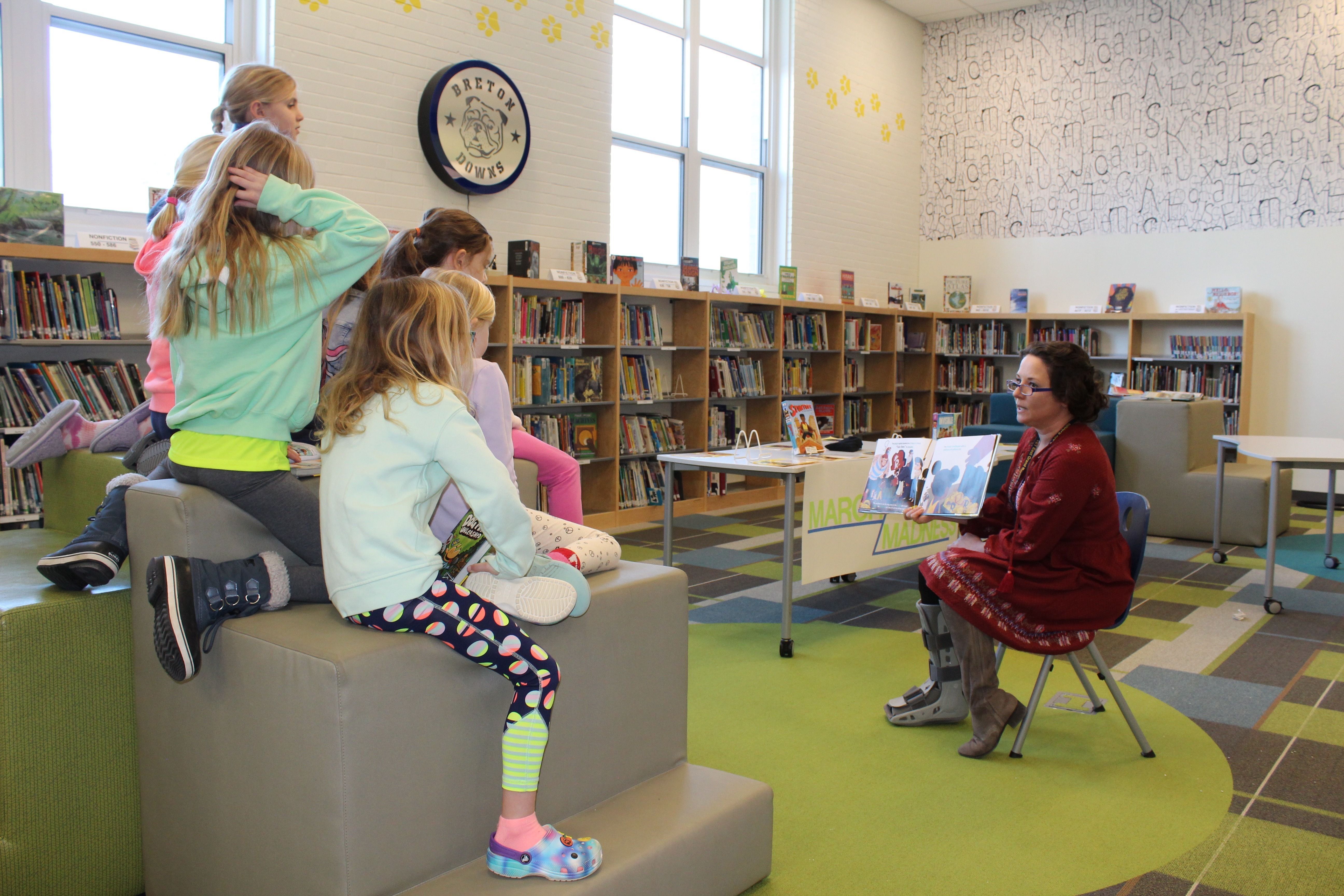 photo of Sarah Webber reading to kids