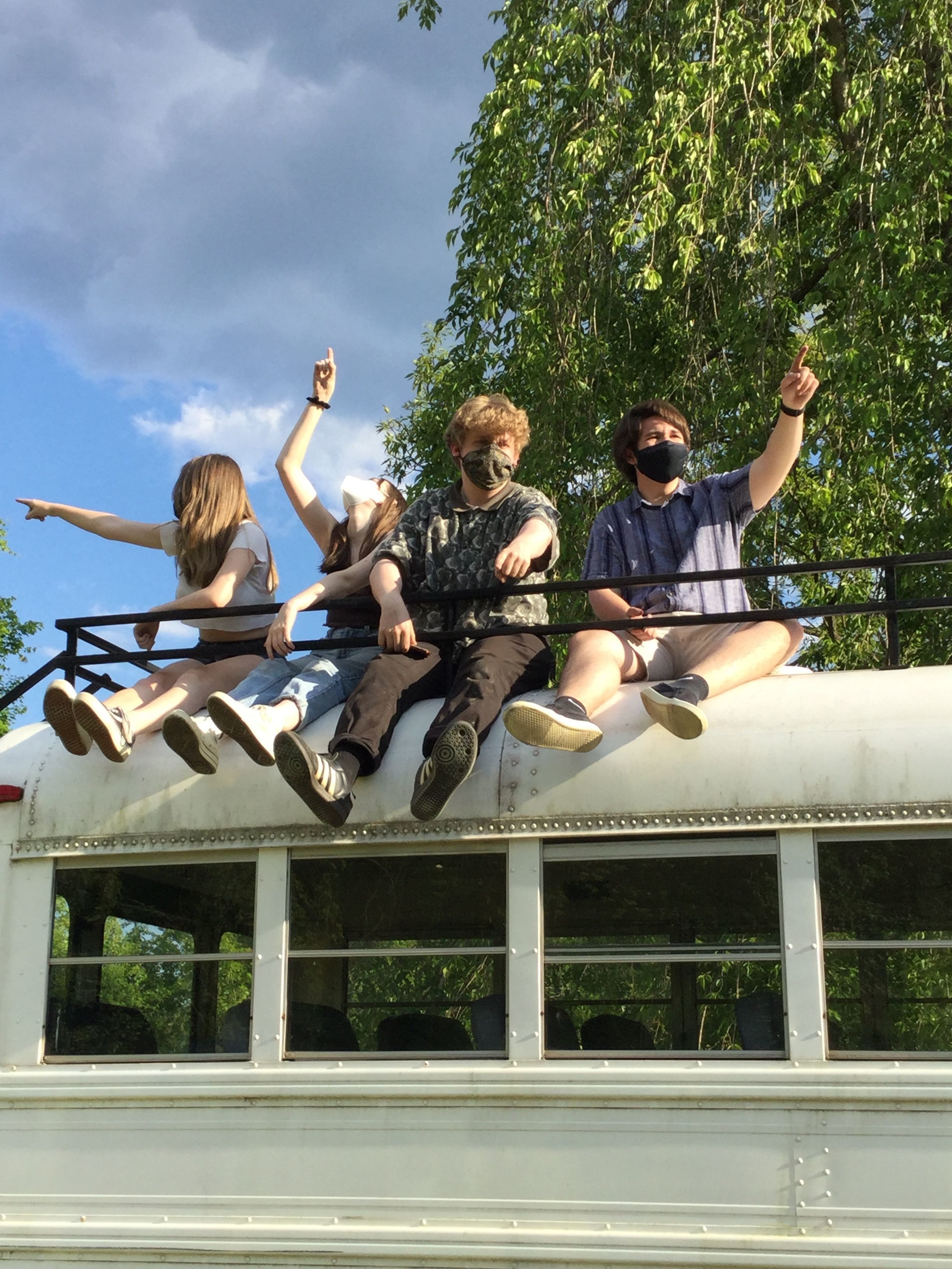 4 YFs sit atop a bus looking and pointing in 4 different directions