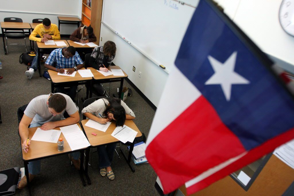 Majority of Texas voters favor school voucher programs, DMN/UT-Tyler poll finds
