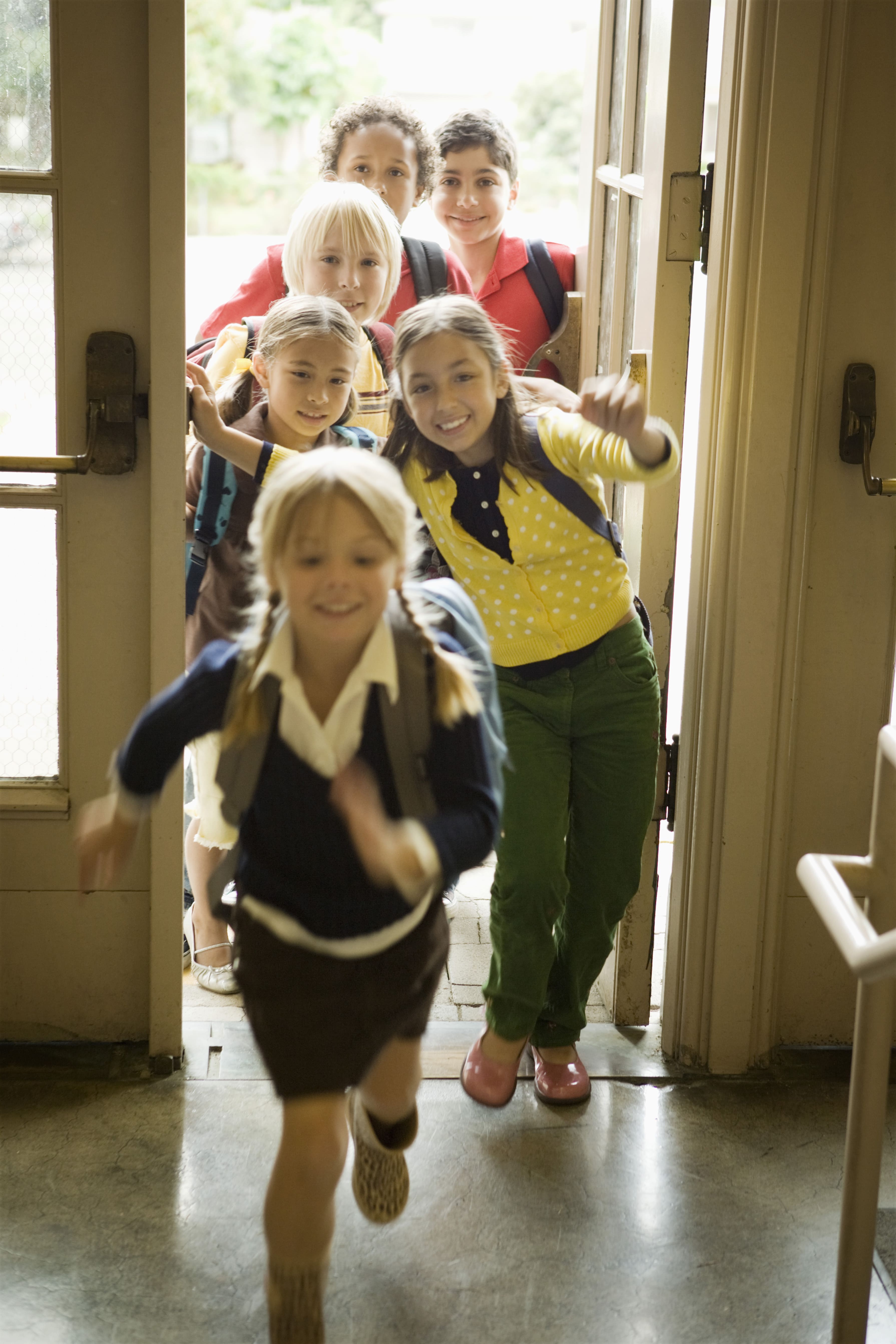 Девочки на перемене в школе