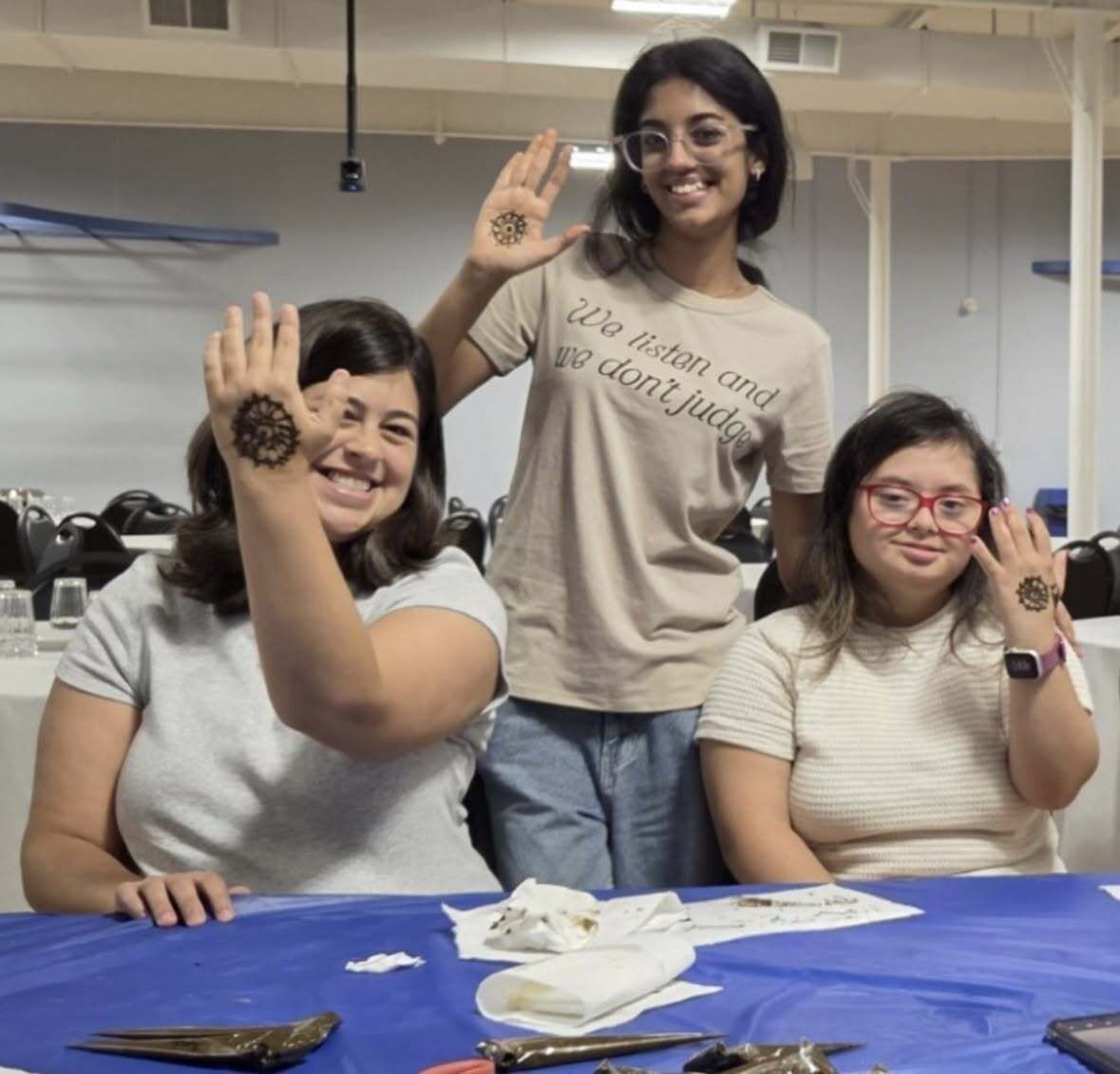 Henna Art with a High School Volunteer