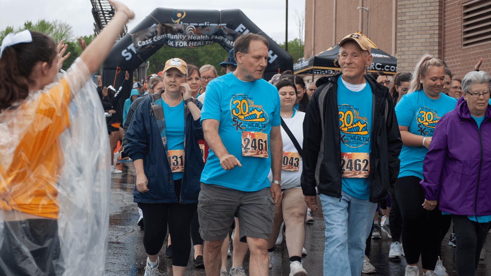 walkers at the starting line