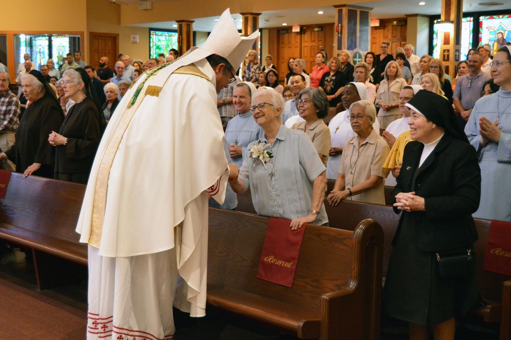 Bishop Manuel de Jesús Rodríguez paid tribute to the dedicated service of six women celebrating anniversaries of 25, 60, 65 and 70 years in consecrated life during a Mass May 9 at the Cathedral of St. Ignatius Loyola