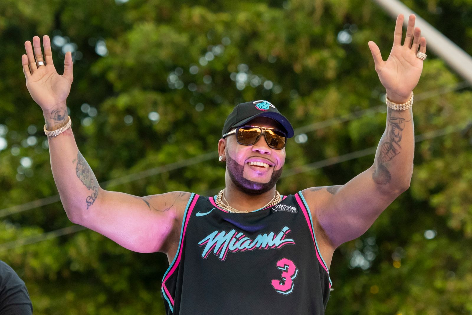 A Showcase of Floats & FLO RIDA Latest Stories News & Events