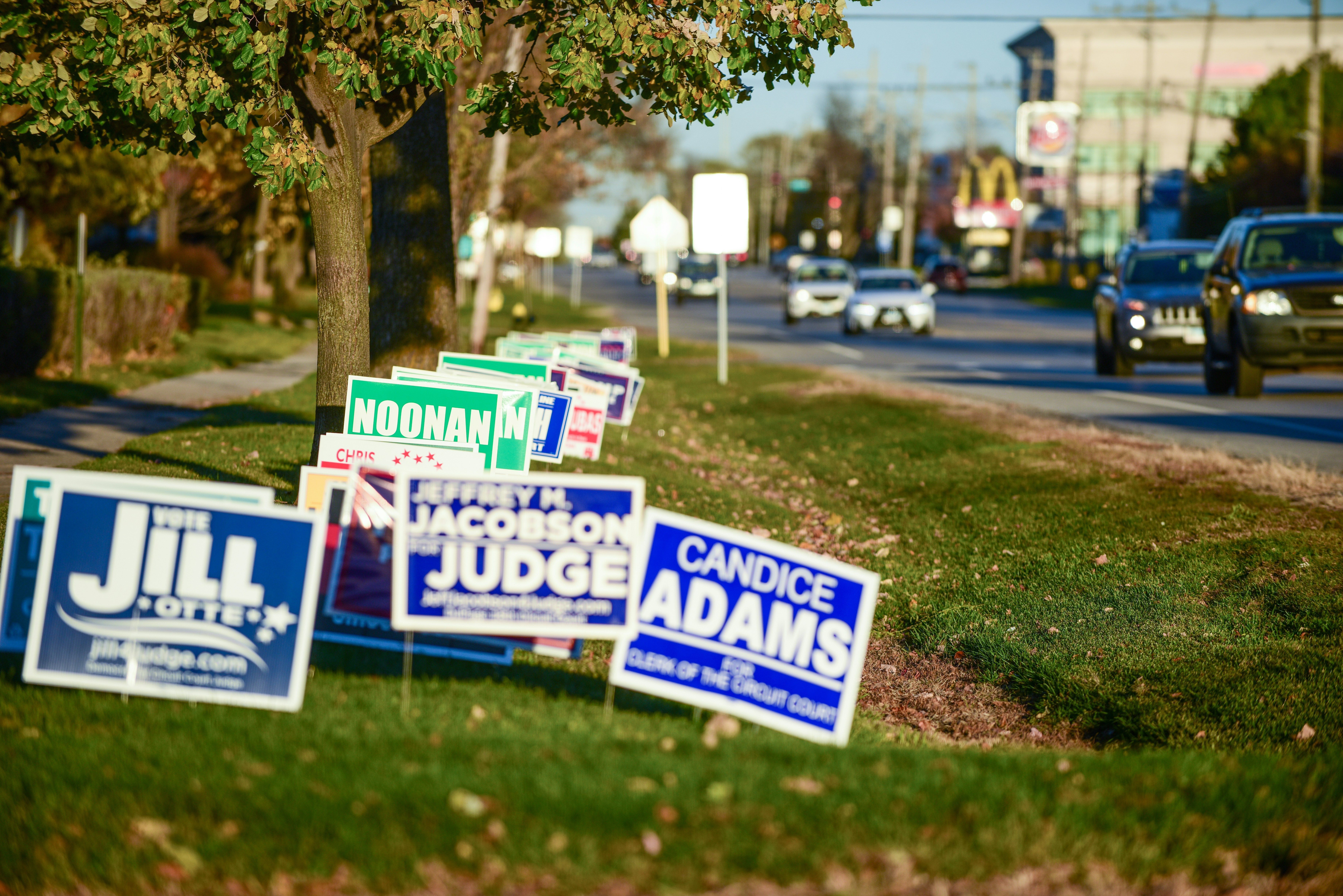 Custom Yard Signs That Deliver!