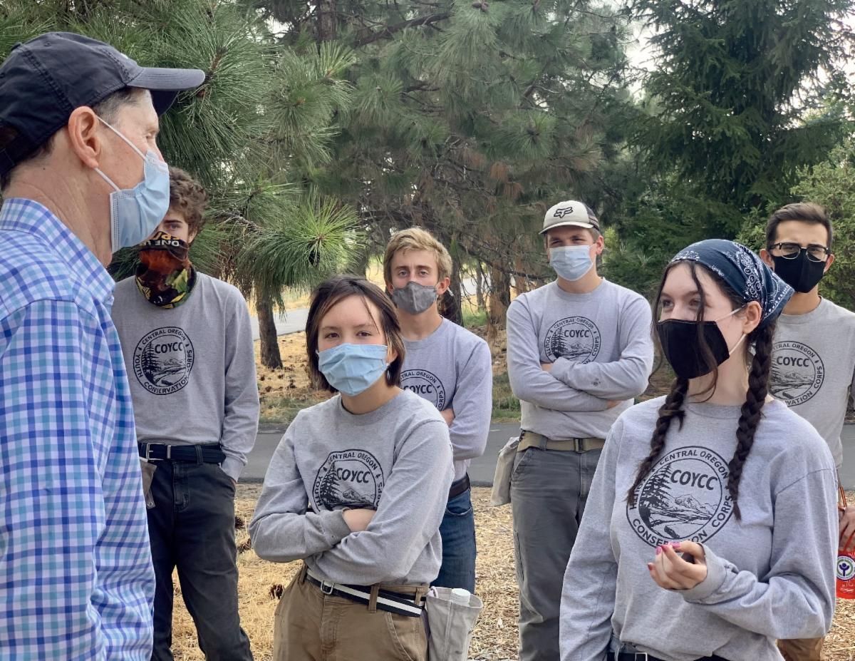 Sen. Ron Wyden visits Heart of Oregon Corps project in Bend