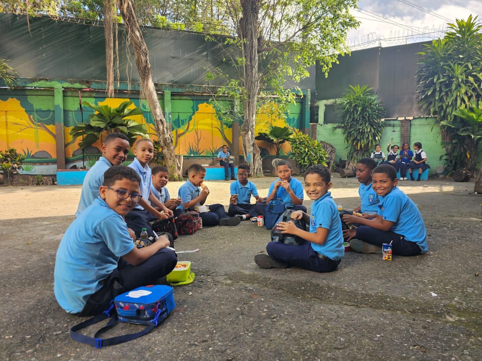 JUNTOS SOMOS MÁS FUERTES – COMUNIDAD VIVA EN SANTO DOMINGO