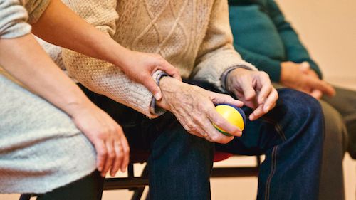 5 Benefits of Volunteering with Senior Citizens