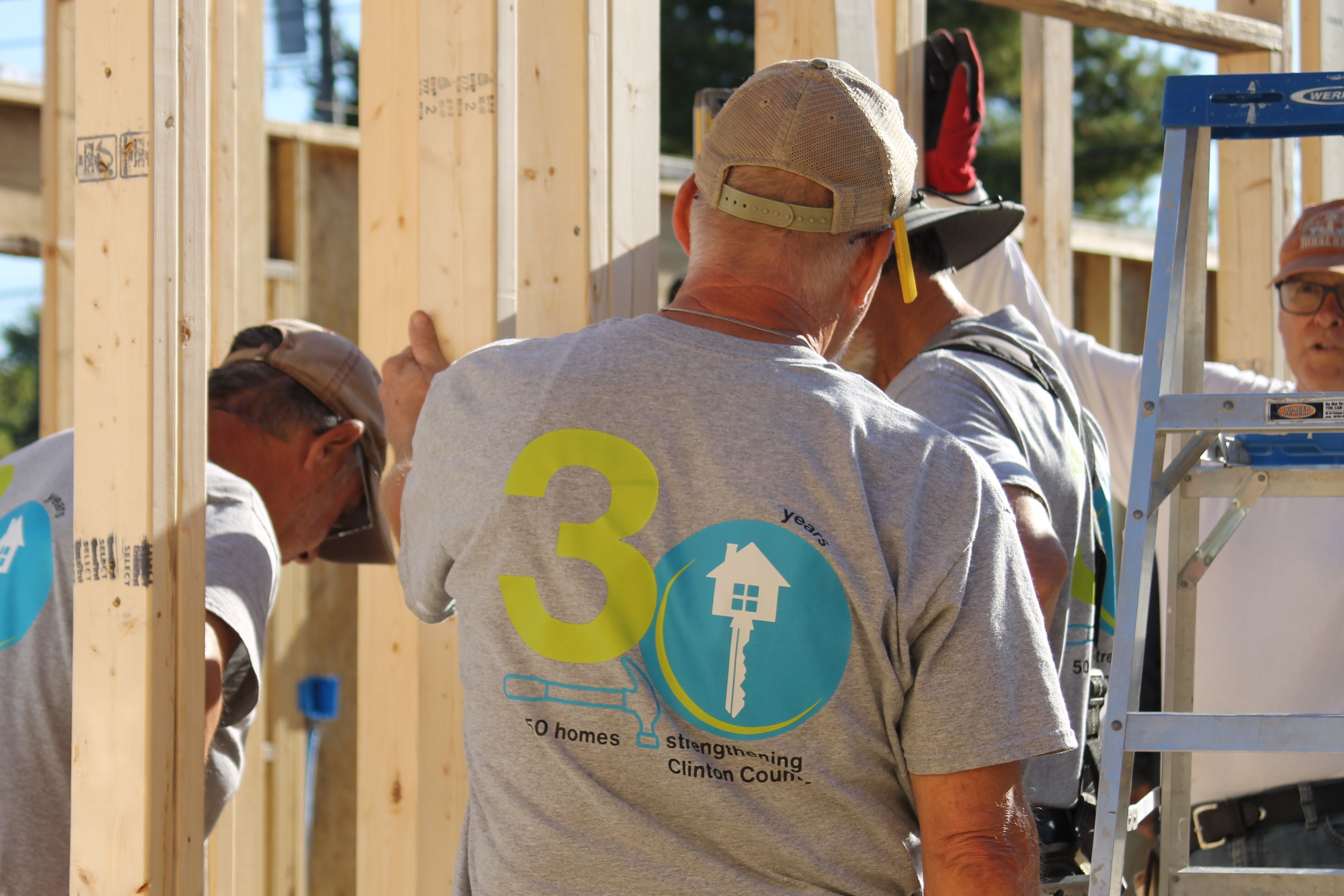 Women volunteer