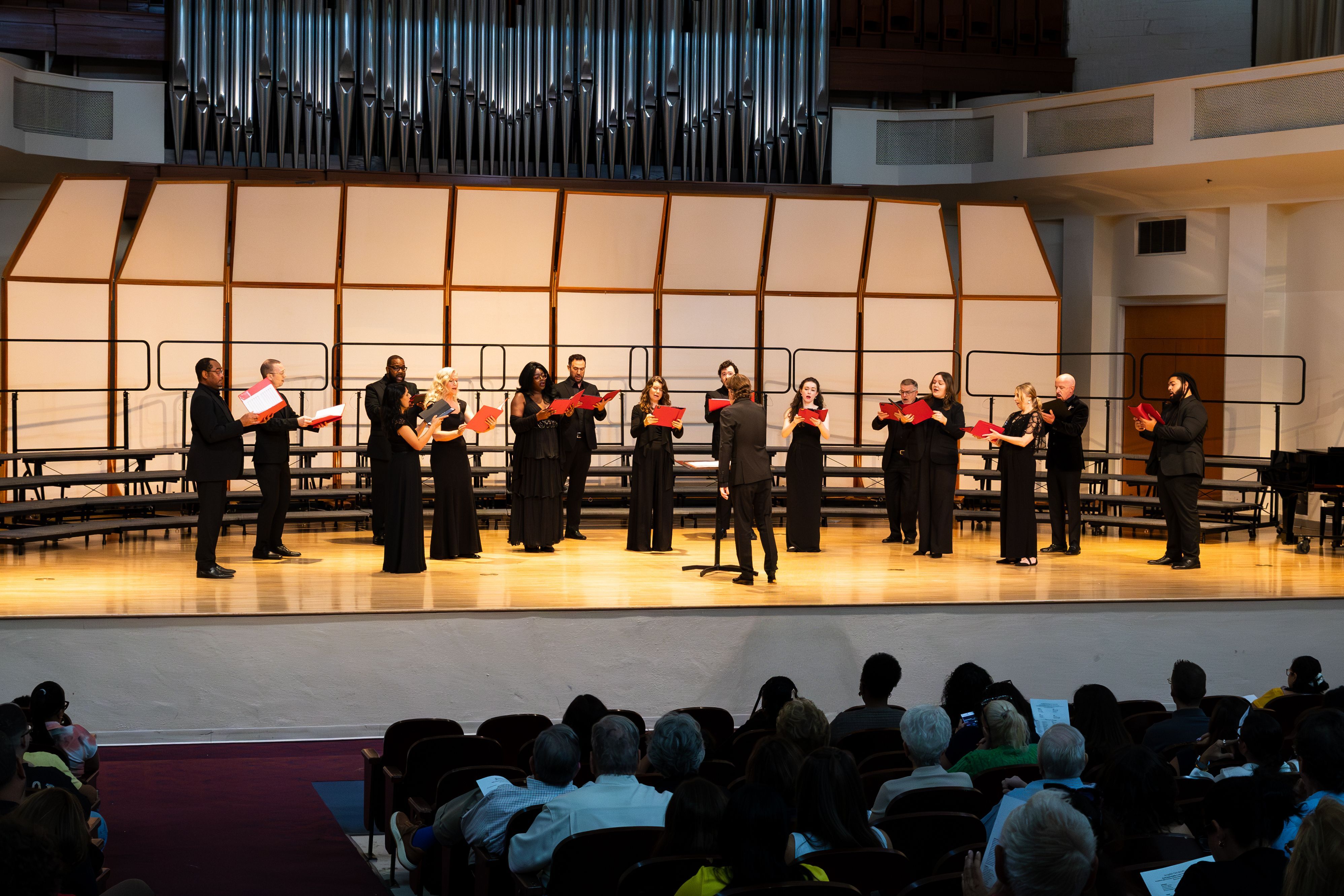 Seraphic Fire artists perform for High School Professional Choral Institute students and their families.