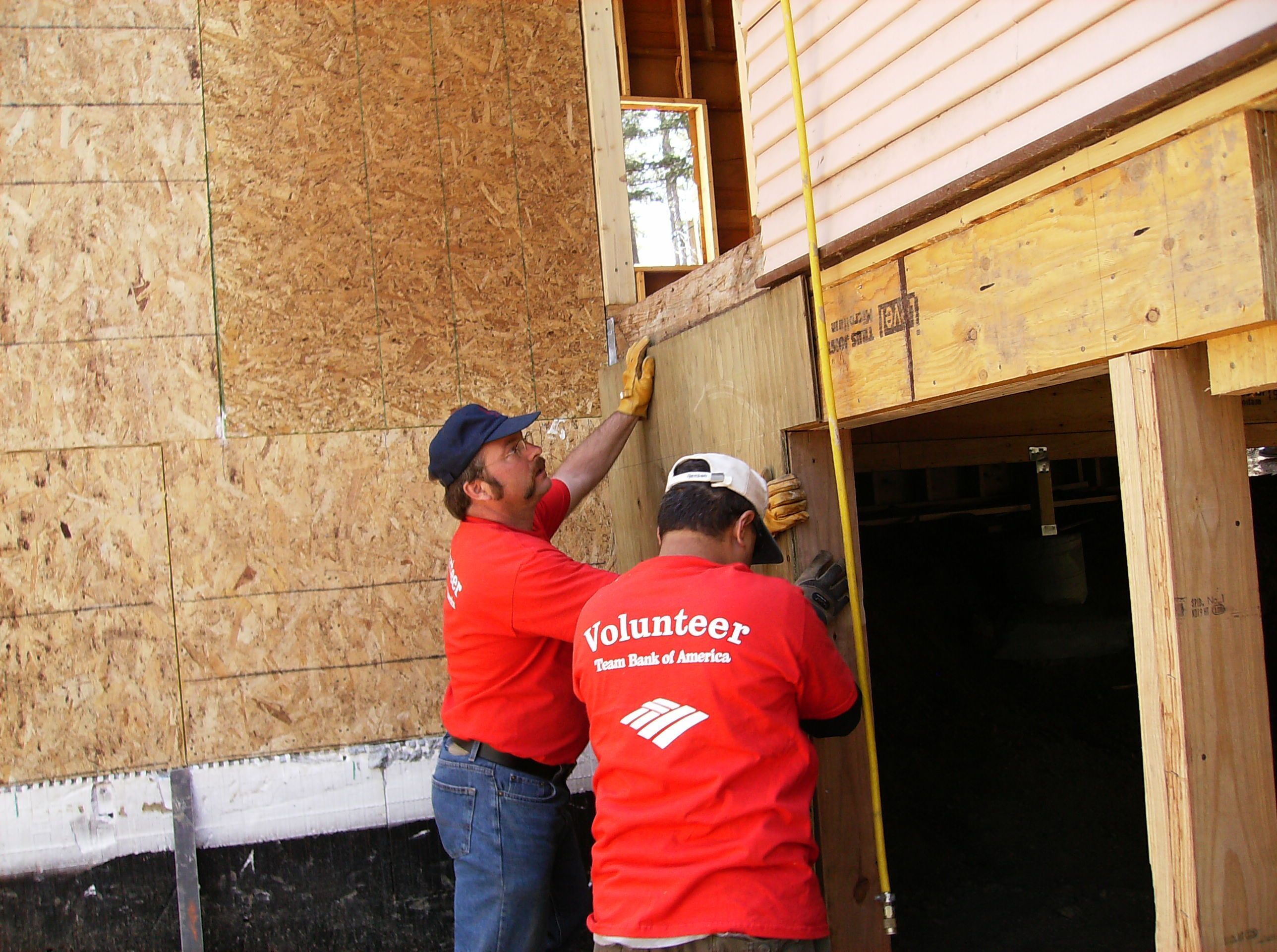 Bank of America volunteer group for home construction