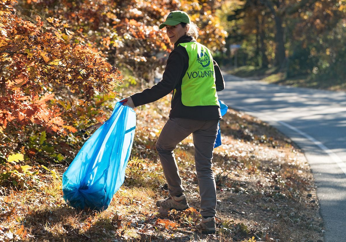 A Simple Yet Effective Act: The Profound Impact of Picking Up Litter in Our Communities