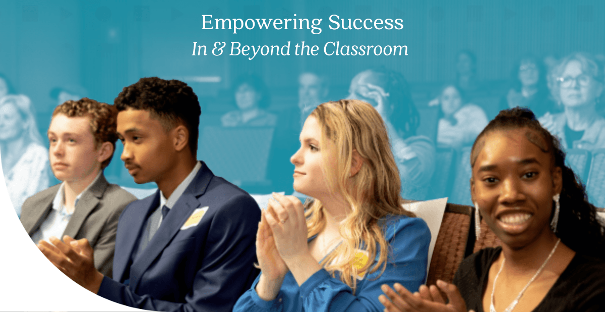 2 teenagers dressed up and clapping on blue background 