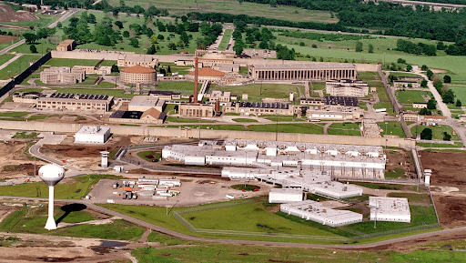 Cells at Illinois prison intake facility in Joliet infested with vermin, lawsuit says