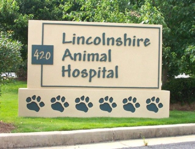 BB11705 – Entrance Sign for Animal Hospital