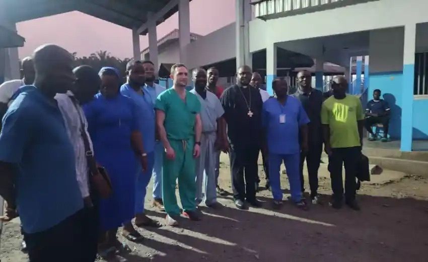 Doctors and volunteers.
