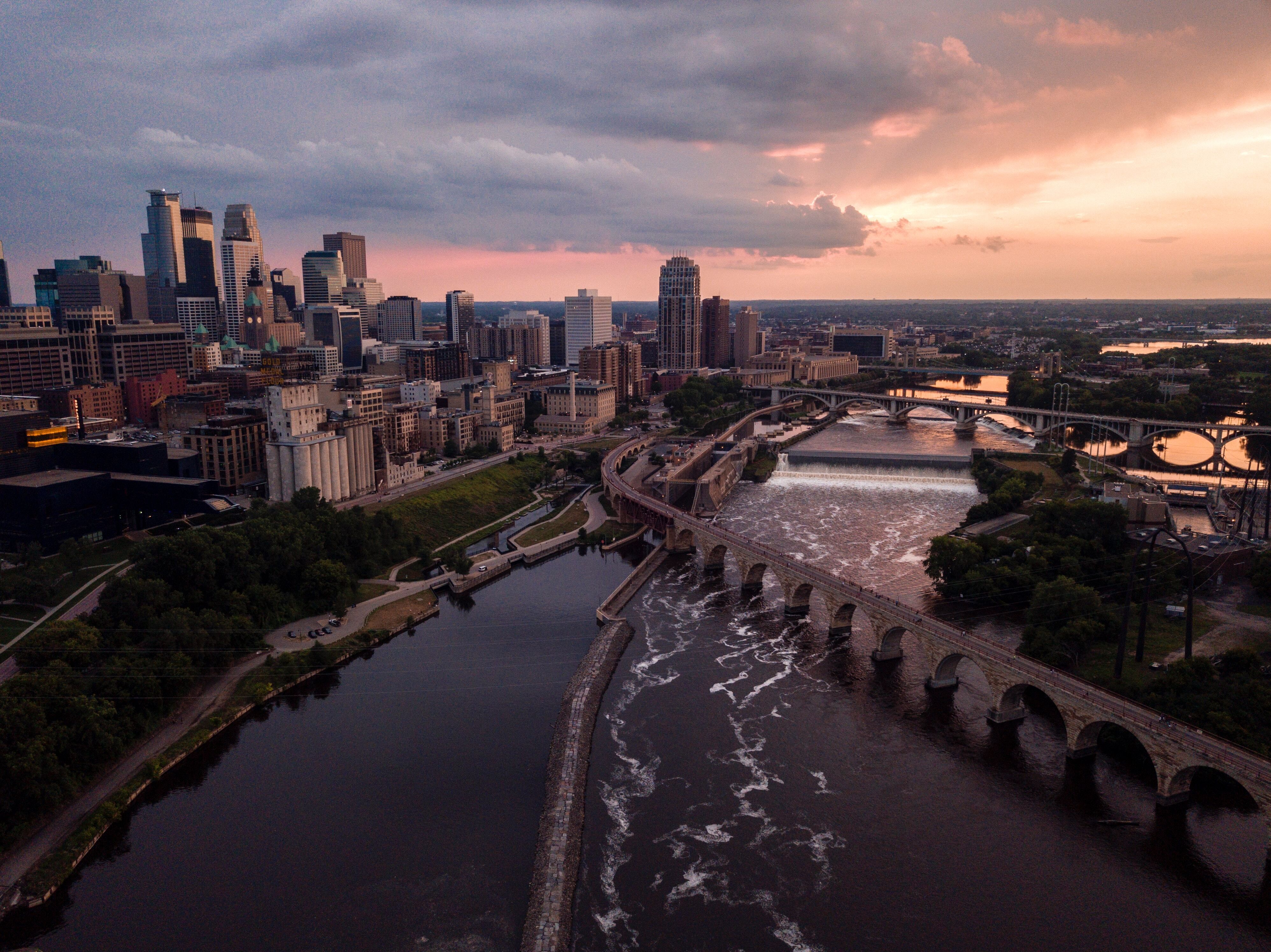 Image of the Mississippi river running through Minneapolis at sunset 
