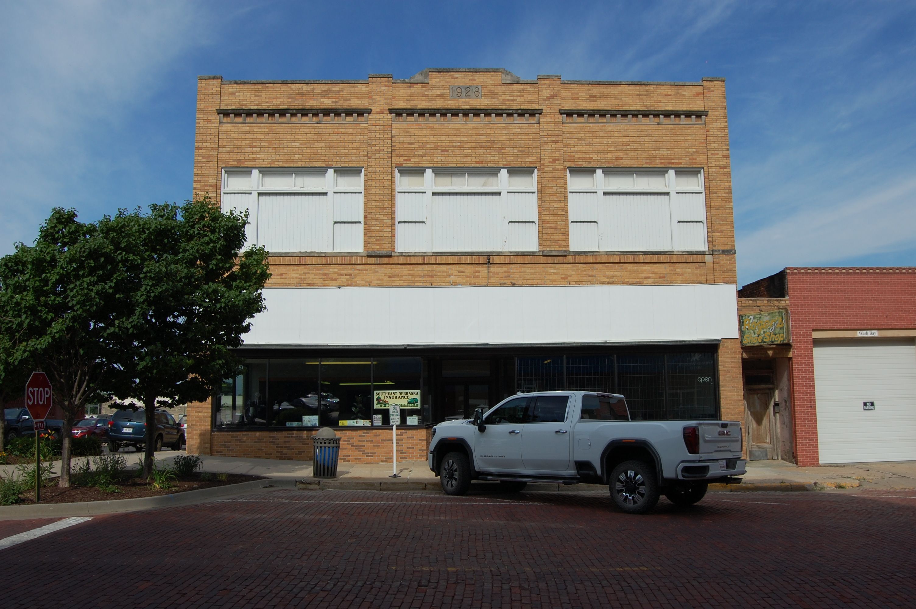 Falls City, 1801 Stone St.
