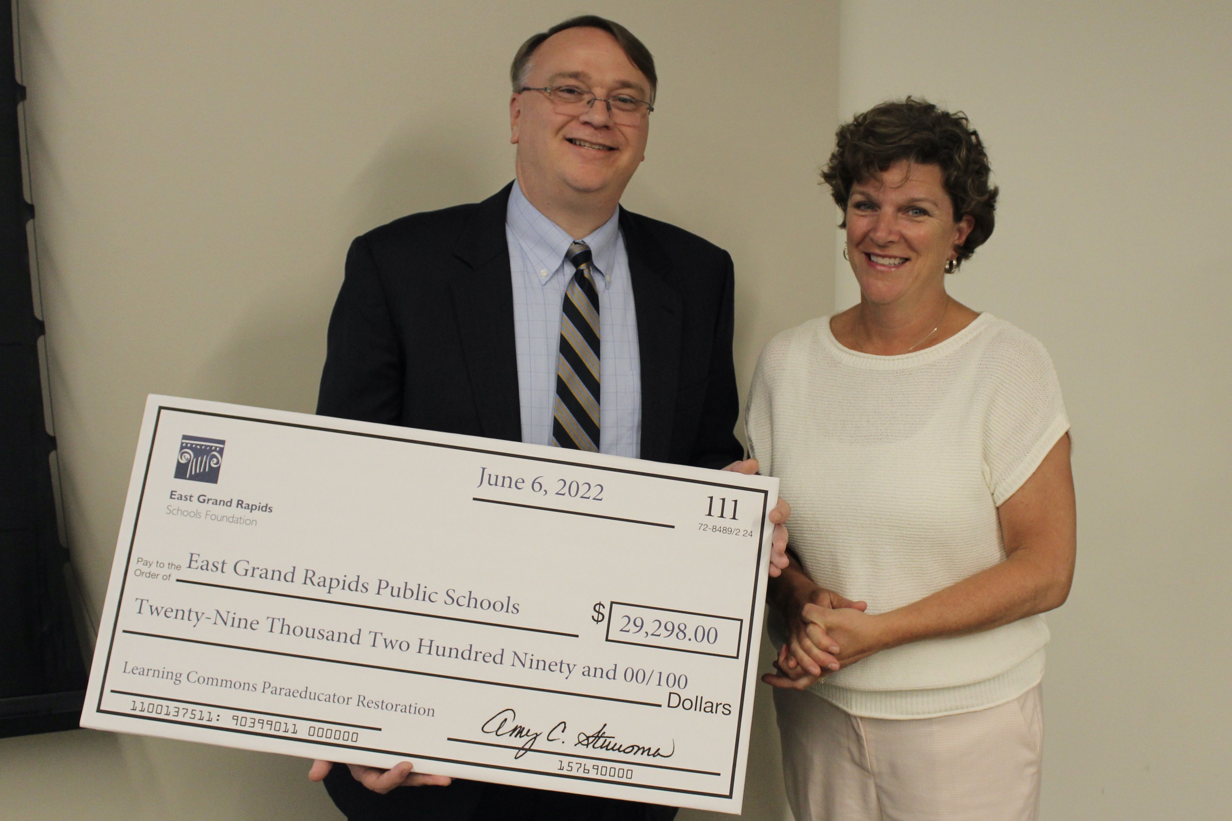 photo of Board of Mike Reid and Amy Stuursma with big check